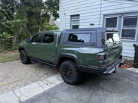 XINYI OVERLAND Grosir Penutup Bak Truk Hard Top Hitam untuk Toyota Tacoma 5Ft 6Ft Dengan Jendela Geser yang Dapat Dikunci