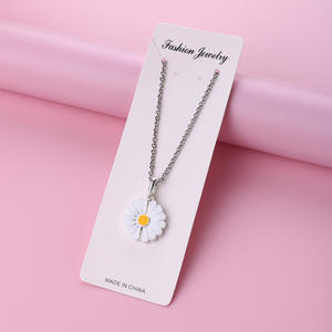 Nuevo Collar de Joyería con Diseño de Flor de Margarita, Letras Te Amo, Colgante con Letras, Collar con Apertura y Cierre de Aceite - Product Image 3