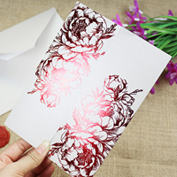 Suite d'invitations de mariage de luxe en vélin transparent blanc, style français, avec couverture pliée à motif floral rose bordeaux, sceau de cire et impression personnalisée