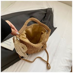 Sac à main en crochet pour femme, style forêt, tissé à la main en coton, broderie motif floral ajouré, idéal pour les vacances à la plage - Product Image 4