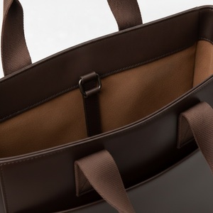 Sac de transport structuré en PU italien pour pickleball avec bandoulière, capacité 2 raquettes, aspect italien, logo personnalisé, vente en gros - Product Image 4