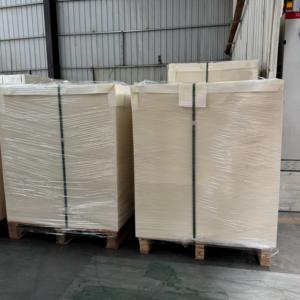 Feuille de carton vierge haute rigidité 150-320 GSM, laminée PE, haute densité, pour la production de gobelets en papier jetables, approvisionnement en gros - Product Image 3