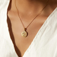 Collier à double couche vintage tendance avec chaîne chevrons, plaqué or 18 carats PVD, pendentif œil du diable en zircone