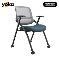 Chaise de formation moderne, directement de l'usine, chaise de bureau confortable à dossier en maille avec accoudoirs fixes pour salles de réunion et de formation