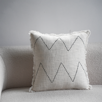 Housse de coussin brodée à la main avec pompon, housse de coussin décorative bohème Wabi-Sabi pour canapé, idéale pour la décoration de la maison
