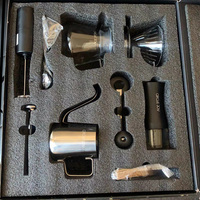 Boîte cadeau de luxe personnalisée pour café, fabriquée à la main, avec couvercle rabattable, en carton noir, fermeture magnétique, et aménagement personnalisé en éponge.