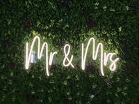 Enseigne lumineuse Mr & Mrs LED personnalisée Acrylique Art Home Decor Parties avec bandes LED éclairées Signalisation électronique