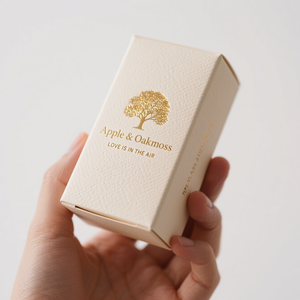 Thẻ giấy kraft sang trọng cho hộp nước hoa mỹ phẩm tùy chỉnh lá vàng dập nổi vẻ đẹp thương hiệu vật liệu tái chế quảng cáo - Product Image 2