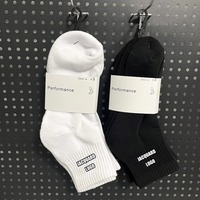 Vente en gros usine 3 paires de chaussettes de sport d'automne épaisses tricotées, antidérapantes, avec semelles en tissu éponge et design de bordure, pour le basketball et la course à pied pour hommes