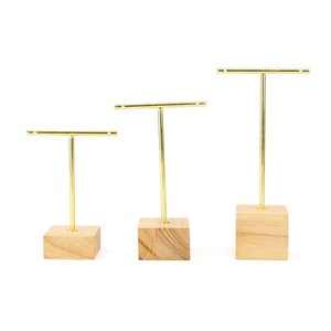 Expositor de pendientes de metal de 3 piezas de madera maciza con barniz para exhibición de aretes y adornos, venta al por mayor - Product Image 3