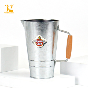Tinsmaker lata en forma <span class=keywords><strong>de</strong></span> lata con asas <span class=keywords><strong>de</strong></span> madera y <span class=keywords><strong>hierro</strong></span> boca <span class=keywords><strong>de</strong></span> águila hojalata taza <span class=keywords><strong>de</strong></span> agua para té forma Irregular cerveza taza <span class=keywords><strong>de</strong></span> Metal - Product Image 1