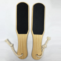 TinboBeauty Râpe à Pied en Bois Anti-Callosités Outil de Pédicure Double Face Exfoliant pour Peaux Mortes et Soin des Pieds Secs et Humides