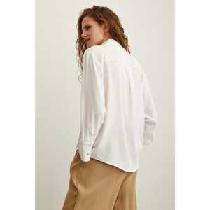 Chemise en satin Lycra écru pour femme, boutonnée, minimaliste, pour tous les jours - Product Image 5