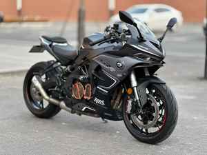 Moto de course QJMOTOR SRK600 à refroidissement liquide 600cc - Product Image 5