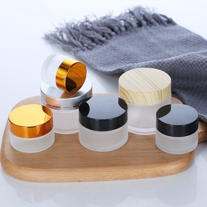 กระปุกแก้วใส่ครีมเครื่องสำอางใสพร้อมฝาทองขนาด50มล. 60มล. ผลิตภัณฑ์สครับผิวสุดหรู - Product Image 1