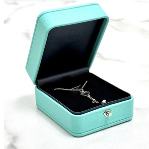 Boîte à collier en cuir PU bleu clair, boîte cadeau durable pour la Saint-Valentin et les mariages - Product Image 1