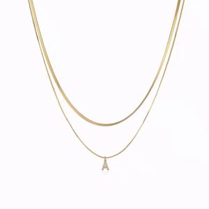 Collana a doppio strato in acciaio al titanio con catena a serpente e lama con A-Z ciondolo iniziale, girocollo di strass dolce ma spigoloso per stratificazione - Product Image 1