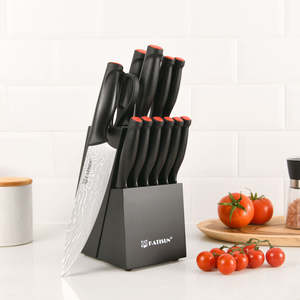 Juego de 15 Cuchillos de Cocina de Acero con Alto Contenido de Carbono con Patrón Damasco, Mango de PP y Afilador Interno - Product Image 5