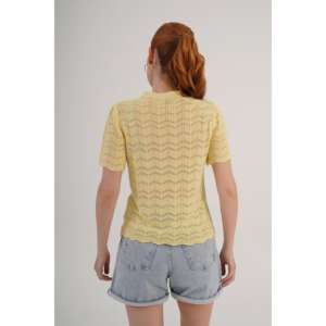 Blusa de Punto Amarilla de Manga Corta para Mujer, Producto al por Mayor con Patrón de Punto - Product Image 2