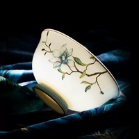 Jingdezhen Bone China Porzellan-Geschirrsets Elegantes Blumenmuster Spülmaschinen- und Mikrowellenfest für Luxuriöses Heimessen
