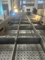 Machine de découpe laser CNC pour métal de taille standard 1530, avec base robuste et kit crémaillère hélicoïdale