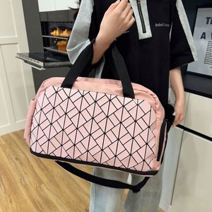 Fashion Geometric Pattern Travel Bags Outdoor Sports Fitness <b>Storage</b> Bags Waterproof Luggage Bag for Unisex - Product Image 5