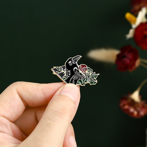 Populaire Goth Punk métal artisanat Badges corbeau corbeau émail broches lune fleurs plume broches plaqué alliage sac vêtements accessoires - Product Image 4