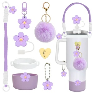 Kit d'accessoires Pafu DIY 8 pièces : pendentifs en forme <span class=keywords><strong>de</strong></span> tasse, corde à main, pendentif en silicone en forme <span class=keywords><strong>de</strong></span> fleur, bouchon <span class=keywords><strong>de</strong></span> <span class=keywords><strong>paille</strong></span>, pendentif en forme <span class=keywords><strong>de</strong></span> <span class=keywords><strong>boule</strong></span> en peluche, chaîne, accessoires pour tasse - Product Image 2