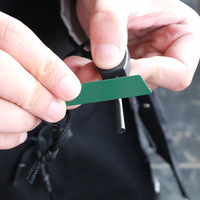 Mini allume-feu en ferrocérium, portable, 15g, allume-feu d'urgence en acier avec grattoir et cordon pour le camping et la survie