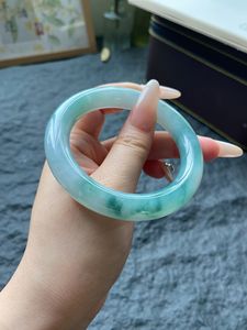 Bracelet en jadéite émeraude birmane LUMINLU, naturel, unique, aux nuances vertes, texture lisse et fraîche, pour femme - Product Image 3