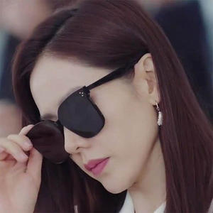 แว่นกันแดดโพลาไรซ์ยี่ห้อวี รุ่น D17 กรอบสีดำ เลนส์ PC ป้องกันรังสียูวี 100% สำหรับทุกเพศ สไตล์แฟชั่นเกาหลี - Product Image 3