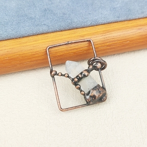 <span class=keywords><strong>Pendentif</strong></span> en pierre naturelle <span class=keywords><strong>Pendentif</strong></span> en cristal blanc rectangulaire en bronze soudé, prisme hexagonal <span class=keywords><strong>Pendentif</strong></span> en pierre <span class=keywords><strong>pépite</strong></span> à pointe de quartz clair - Product Image 4