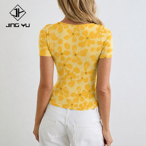 Fabricante diseña top corto informal de verano con estampado y cuello en V, hecho a medida con tela de rayón. - Product Image 4