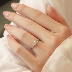 Bague Éternité Classique Star Wish Entièrement Sertie de Zircons, Plaqué Or 18K, Luxe Léger, Exquise et Polyvalente, Bague d'Index Super Éclatante - Product Image 1