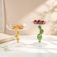 Présentoir à gâteau en verre d'art moderne, plat à fruits à bord ondulé, support à snacks sculptural à tige torsadée, bol coloré sur pied haut, décoration de table de mariage