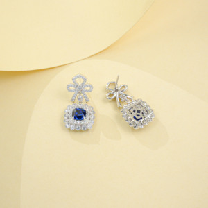 Boucles d'oreilles en argent 925 avec saphir bleu cultivé en laboratoire, design papillon ajouré, bords en dentelle, élégantes et gracieuses H - Product Image 4
