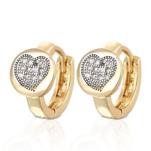 Boucles d'oreilles Huggies CZ en pierre blanche et plaqué or 18 carats pour femmes - Product Image 5