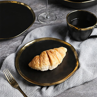 Ensemble d'assiettes rondes de luxe en céramique, noir mat, pour restaurant, maison, vaisselle de table, assiette en céramique avec bordure dorée, vente en gros, 9 pièces