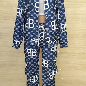 Ensemble de vêtements de sport pour femmes de style européen 2025, trois pièces, nouvelle mode, hauts longs, shorts en coton, imprimé uni, dentelle brodée - Product Image 6