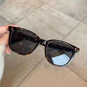 เฉียนไนแว่นกันแดดทรงสี่เหลี่ยม ยูวี 400 พีซีเลนส์ ดอทรีเวทส์ลายเสือดาวกรอบสีเทาประเภท 3 แว่นกันแดด J6-6196 - Product Image 1