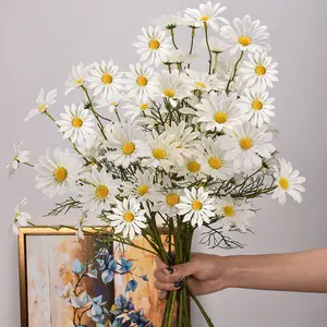 Ramo de simulación de margaritas pequeñas, flor Artificial de crisantemo para boda, hogar, nuevo