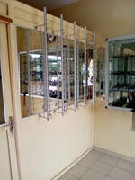 Best Price Other Optics Instruments Sunglasses Display Matel Customized Glasses Display Rack on the Wall