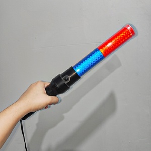 Bâton de signalisation LED performant et fiable 26cm/36cm rechargeable, options multicolores, prise UE, lumière blanche clignotante/constante - Product Image 1