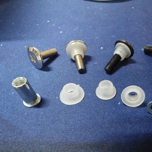 Vis de fixation pour hotte aspirante Just Range, 14 mm, avec rondelles en T et écrous à rivets pour montage sur verre courbé - Product Image 3