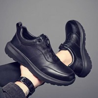 Nouvelles chaussures de marche noires pour hommes, design luxueux, cuir PUe, chaussures de jogging tendance, meilleure qualité