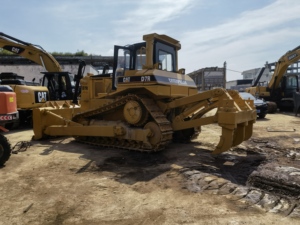 Bulldozer Caterpillar D7R/D8R/D9R d'occasion, faible nombre d'heures d'utilisation, modèle 2018, 90 CV, capacité de bulldozing de 8,6 m, en vente - Product Image 6
