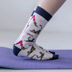 निर्माता मजाकिया कार्टून कुत्ते पॉलिएस्टर मोजे चल रहे कस्टम नवीनता डचशंड क्रू मोजे साइकिल चलाना - Product Image 4