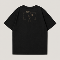 T-shirt personnalisé à épaules tombantes avec impression DTF originale de fleurs sauvages et d'appareil photo ancien