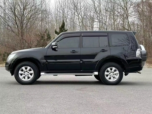 <span class=keywords><strong>PAJERO</strong></span> V93 d'<span class=keywords><strong>occasion</strong></span> 4x4 essence, SUV <span class=keywords><strong>4</strong></span> roues motrices, conduite à gauche, 5 places, 5 portes, véhicule tout-terrain à vendre - Product Image 2