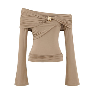 Blusa de mujer con hombros descubiertos y fruncido, detalle de hebilla dorada, manga larga acampanada, ajustada, estilo camiseta, a la moda - Product Image 2